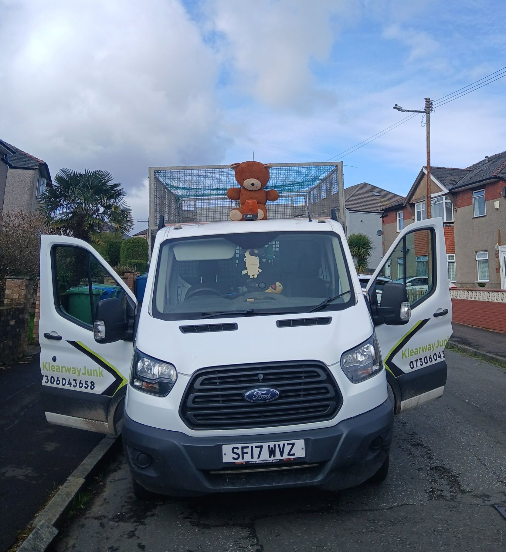 Klearway Junk team loading items during a Glasgow clearance